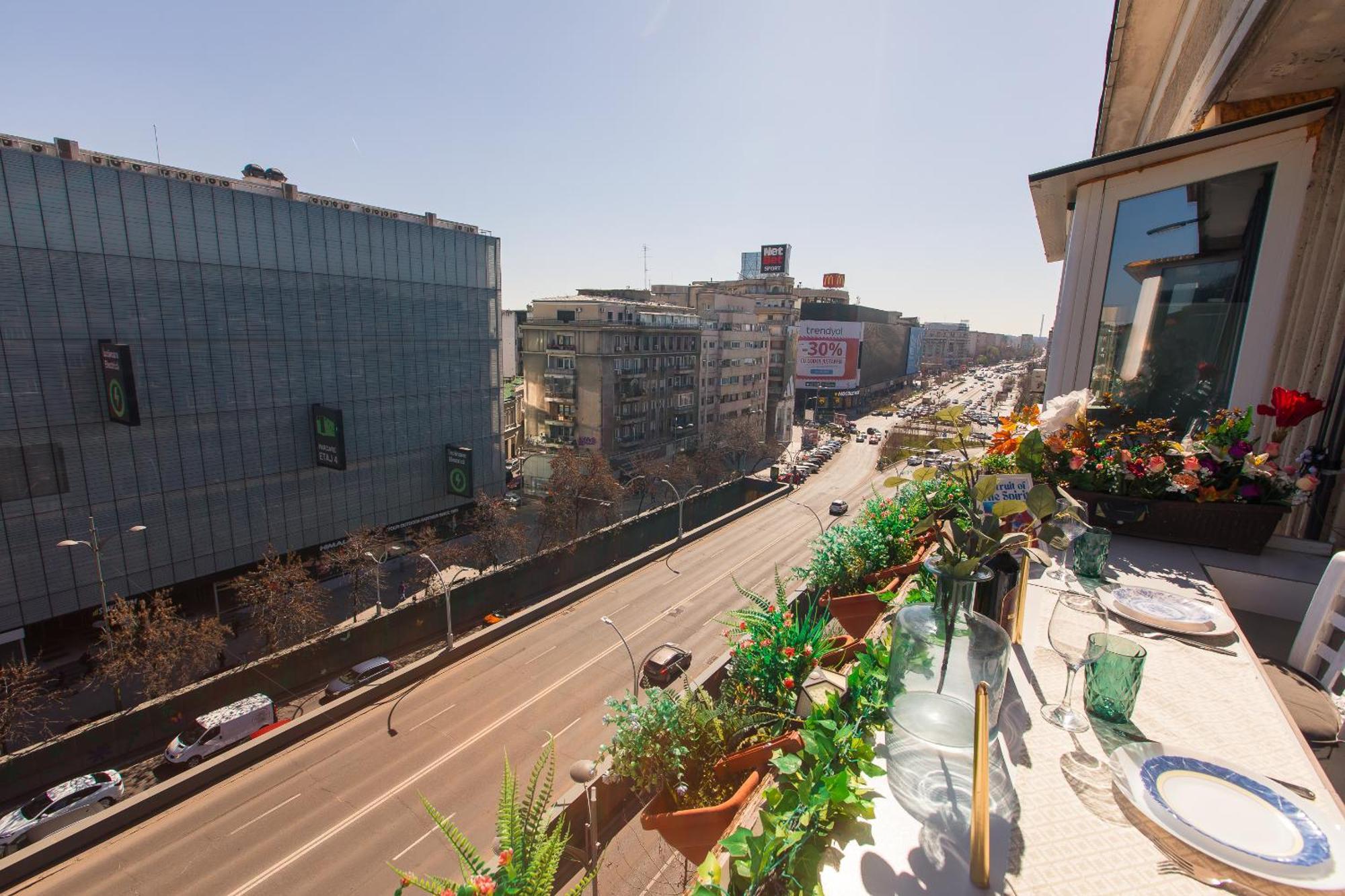 Old Town Apartment With Amazing View From The Balcony Bucureşti Exterior foto