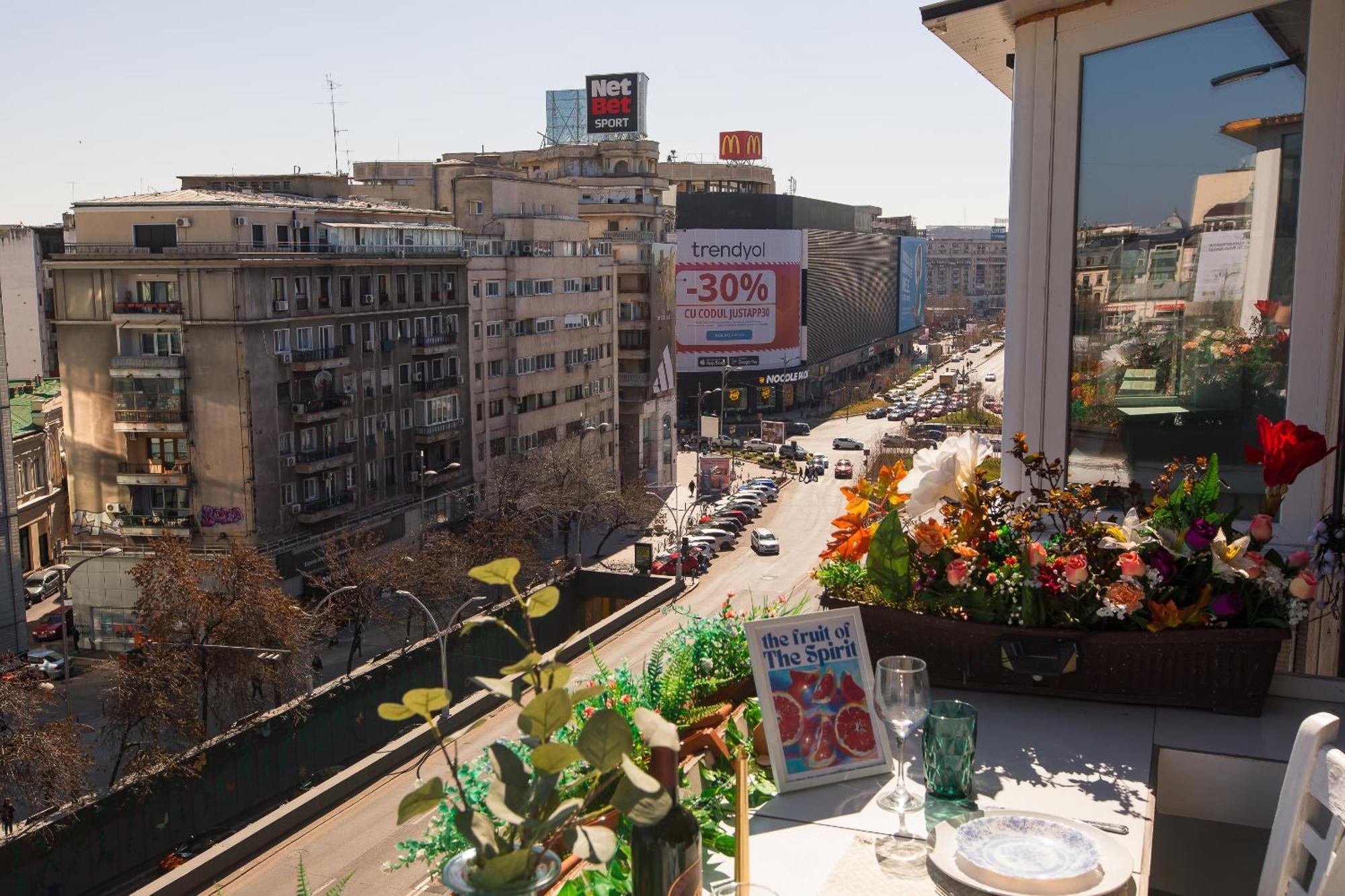 Old Town Apartment With Amazing View From The Balcony Bucureşti Exterior foto